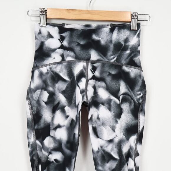 Lululemon Train Times 7/8 Pant 25" Blush Blossom Alpine White Black Size 4 - Picture 4 of 10